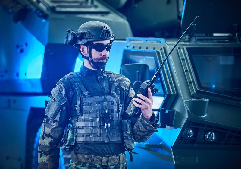 DICOM®RF40 Handheld Radio & M20 Headset