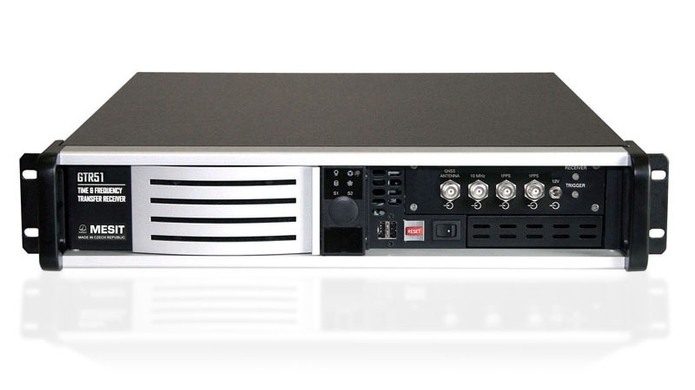 GTR51 – Time and frequency transfer GNSS receiver